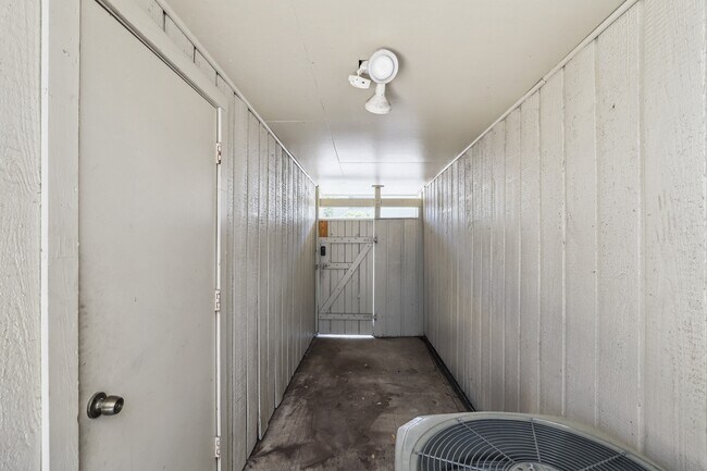 Building Photo - 6442 Olympia Dr