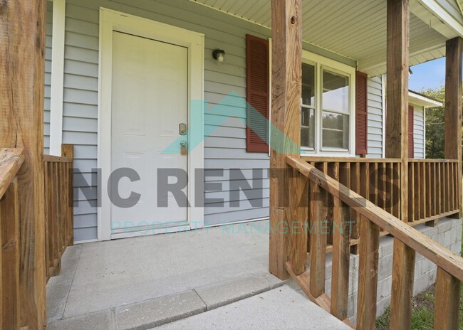 Building Photo - 141 Marthas Ln-