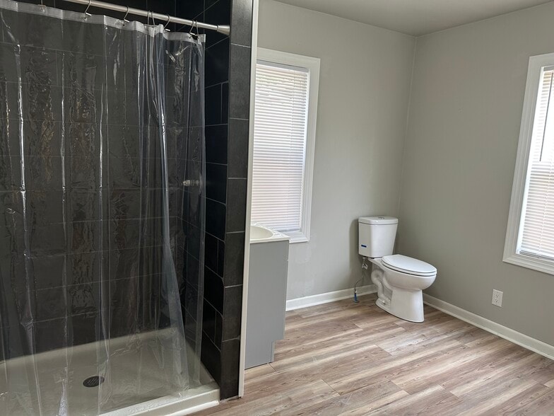 Bathroom - 622 S Mission Ave