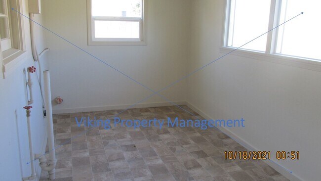 Building Photo - 555 SE 2nd St