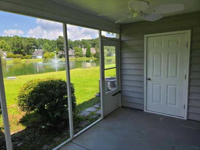 Building Photo - Freshly renovated and low maintenance