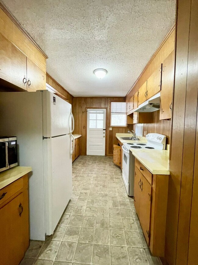 Building Photo - salud618-620