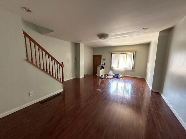 Building Photo - 3B1B House with Huge Deck near Sports Comp...