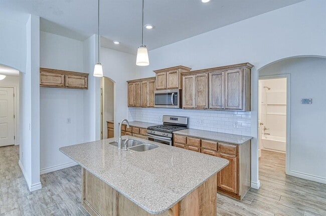 Building Photo - 15712 Bennett Dr