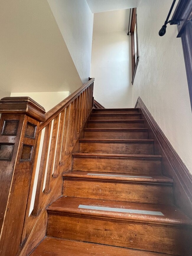 Building Photo - AVAILABLE JUNE - 4 Bed 1.5 Bath Home in Superior