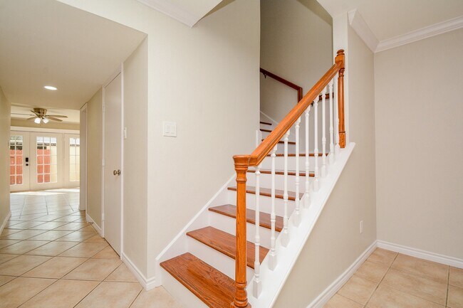 Building Photo - 13282 Trail Hollow Dr