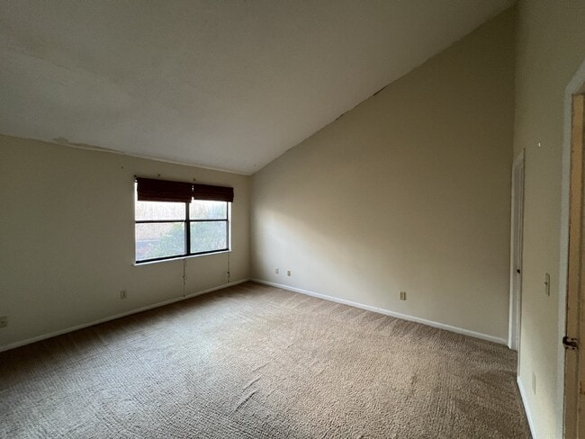Building Photo - Townhouse for Rent