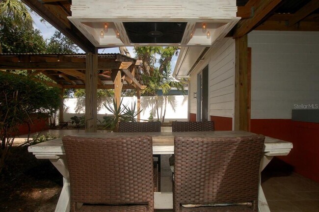 Building Photo - 468 Limewood Ave