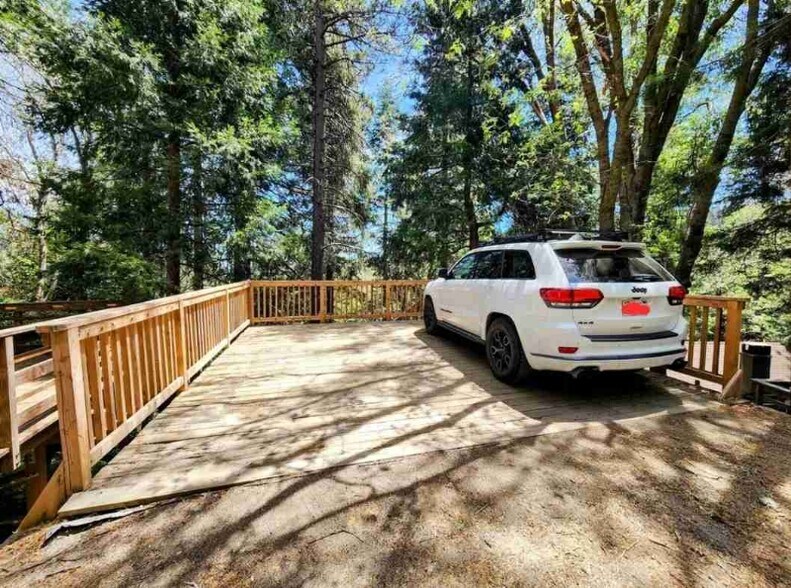 Building Photo - 825 Sierra Vista Dr