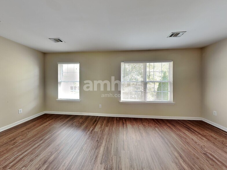 Building Photo - 302 Forest Bend Dr