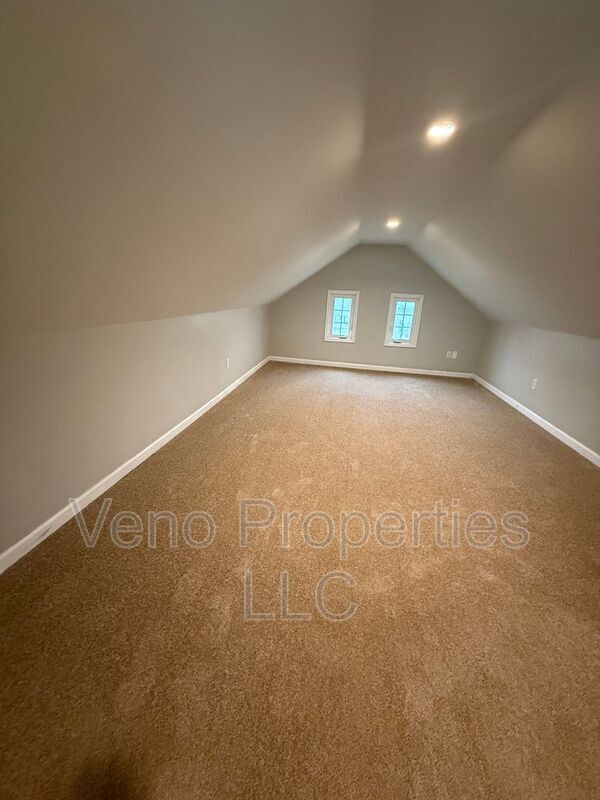 Building Photo - 5 Lansing Rd