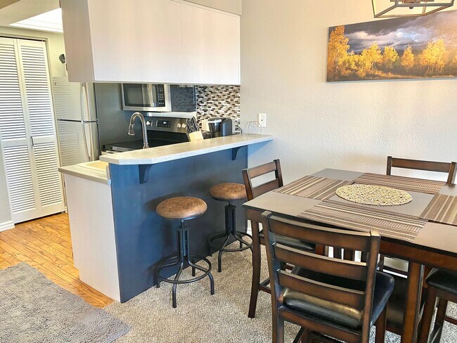 Building Photo - Brian Head Rental All utilities Included!!