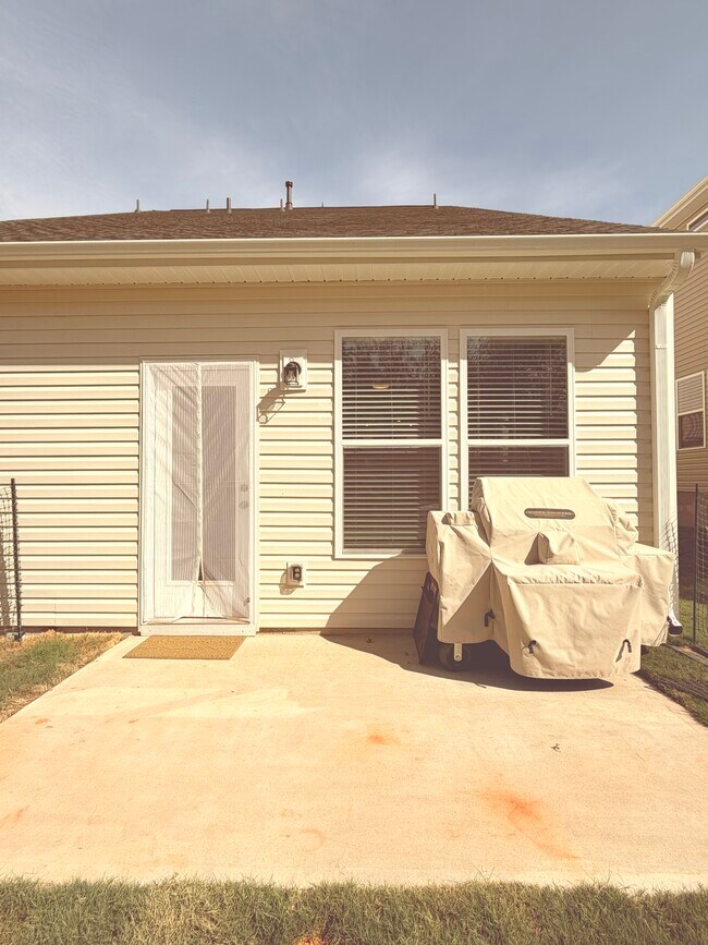 Building Photo - 306 Poinsett Bridge Wy