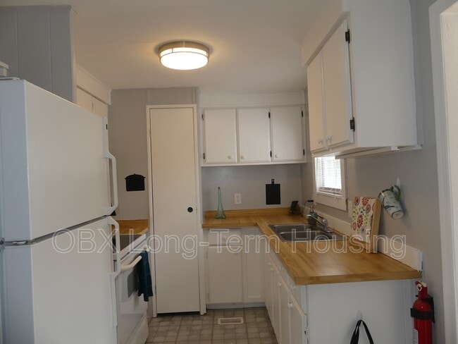 Building Photo - 111 Faris Dr