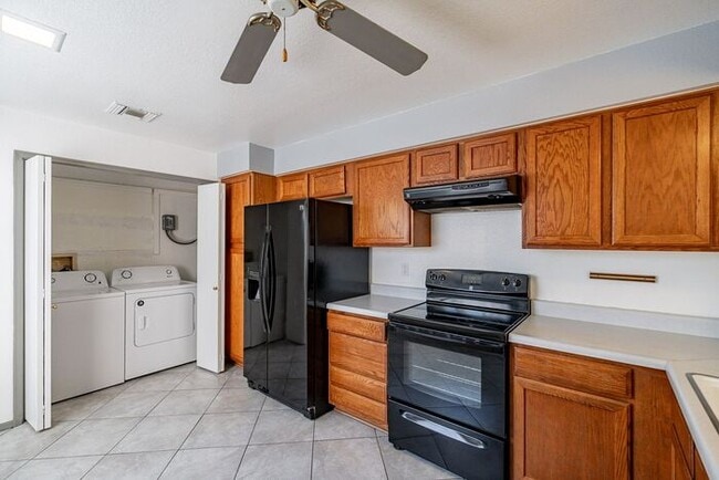 Building Photo - 2434 N Palo Hacha Dr