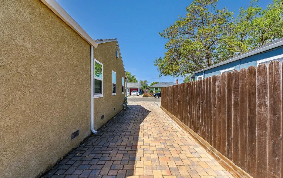 Building Photo - 1034 Caldwell Ave
