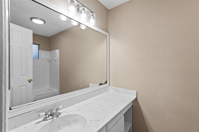 Building Photo - 4522 Mossygate Dr