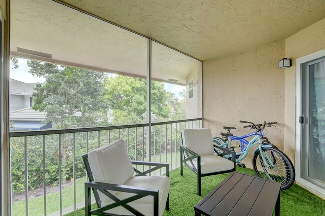 Building Photo - 6553 Via Regina