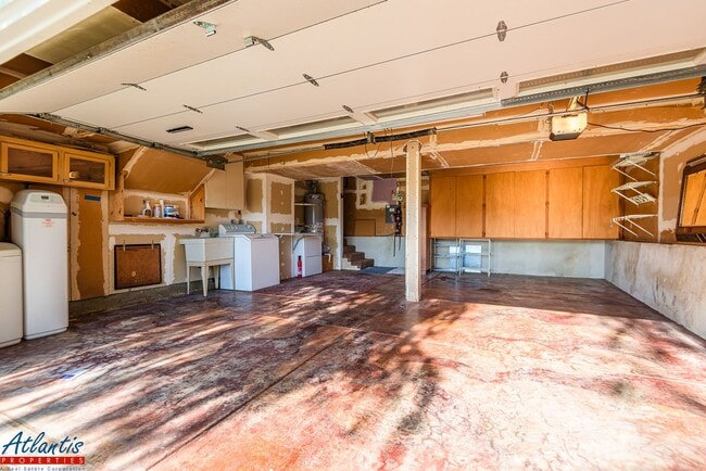 Building Photo - Gorgeous Home | Remodeled | Desirable Location