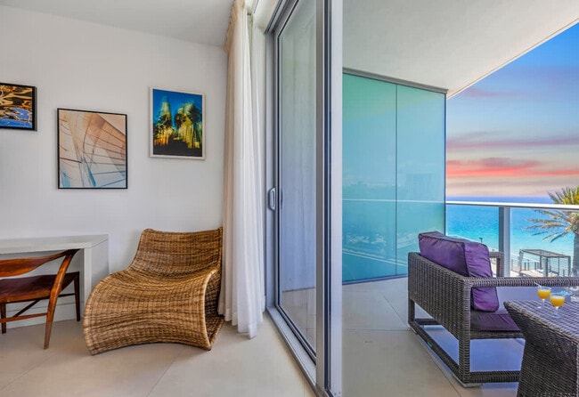 Building Photo - 4011 S Ocean Dr