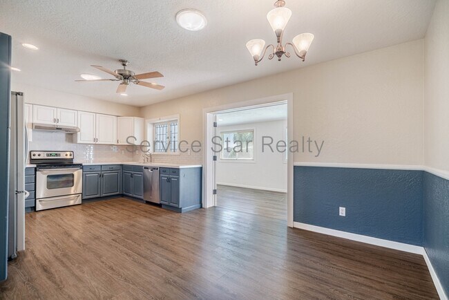 Building Photo - 2609 E Aster Dr