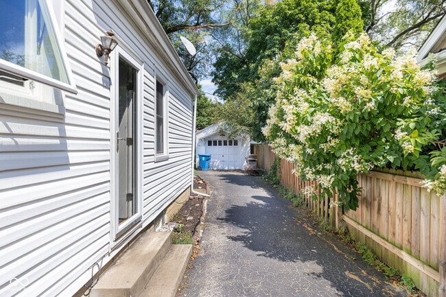 Building Photo - 6169 Norwaldo Ave