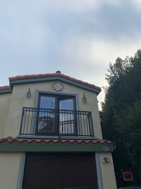 Balcony - 2489 Stoner Ave