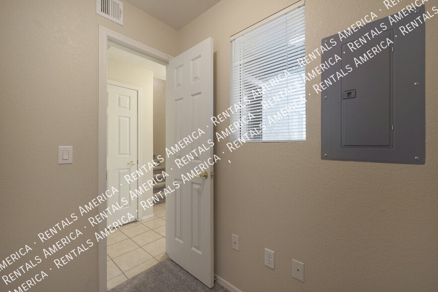 Building Photo - 18250 N Cave Creek Rd