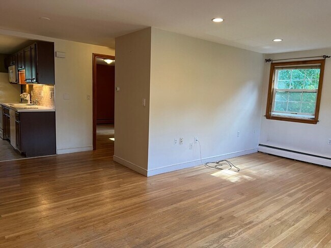 Building Photo - 41 Beulah St