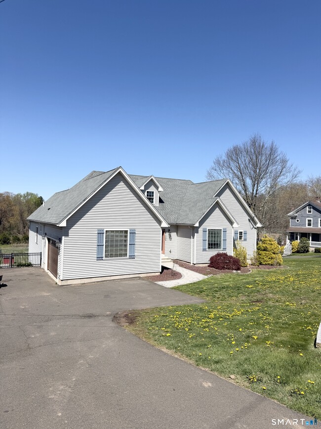 Building Photo - 103 Pond Hill Rd