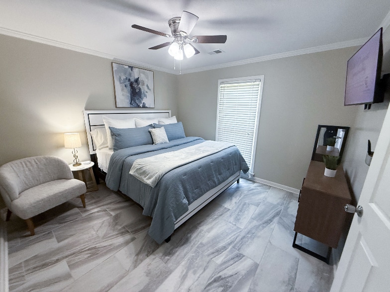 Building Photo - 1958 Bohemia Dr