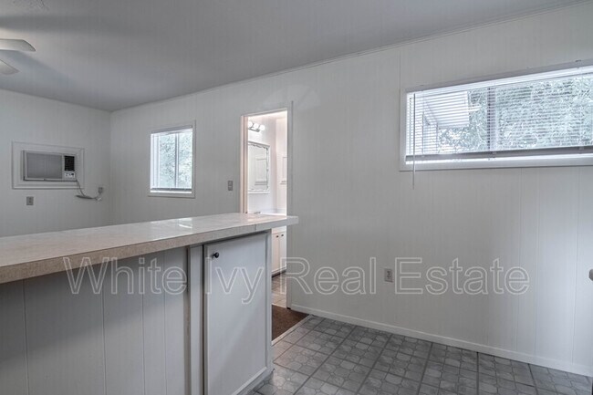 Building Photo - 137 Lee Ln