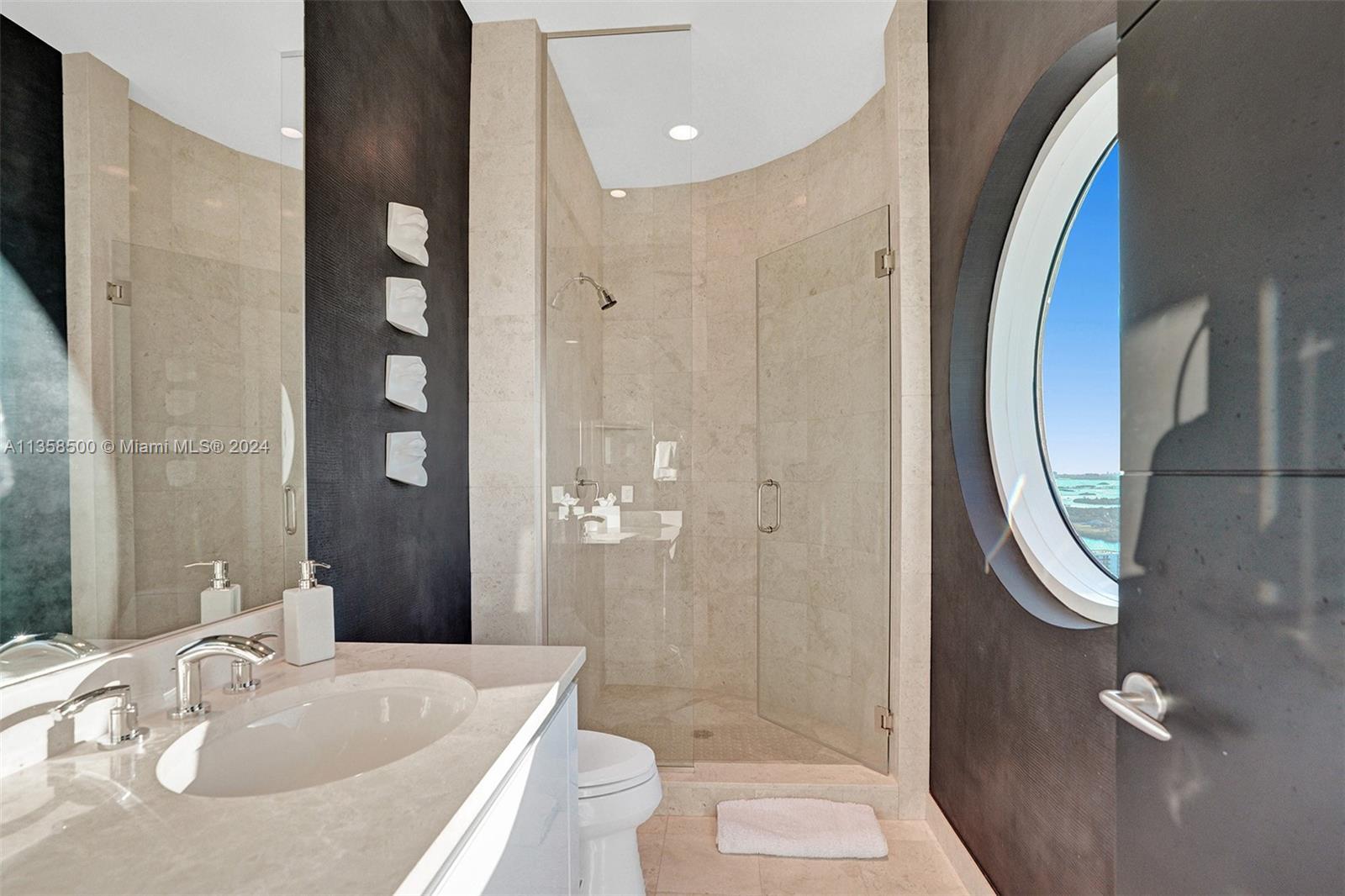 Building Photo - 16047 Collins Ave