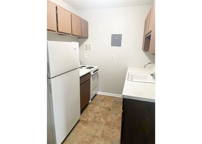 Building Photo - 3033 Clifton Ave