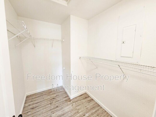 Building Photo - 1821 Pershing Ave