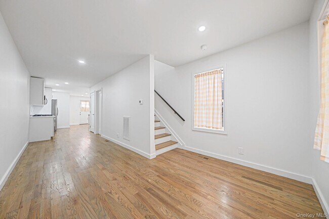 Building Photo - 46 Maxwell Ave