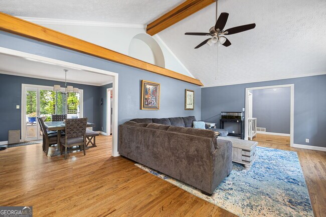 Building Photo - 2076 Lake Ridge Terrace