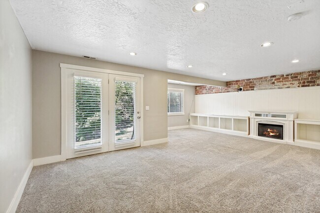 Building Photo - 1137 Holmes Creek Ln
