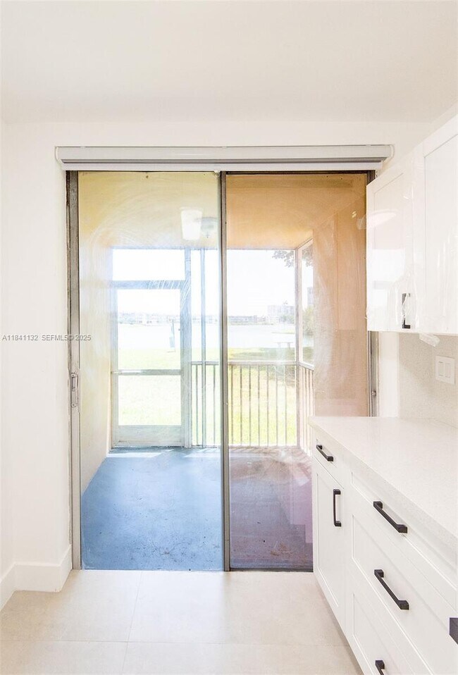 Building Photo - 1750 NE 191st St