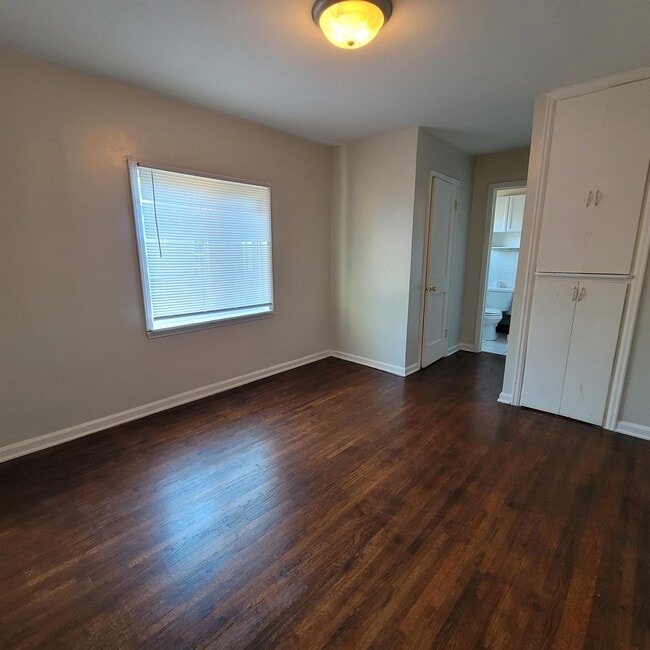 Building Photo - 818 S Terrace Dr