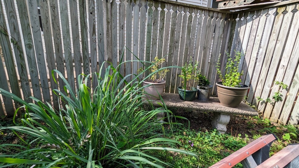 Herb garden - 3017 Knox Ave S