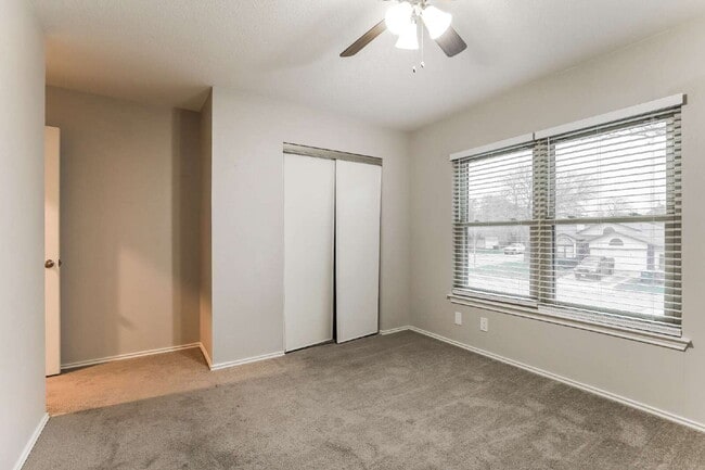 Building Photo - Spacious 2-Story Home – Move-In Ready!