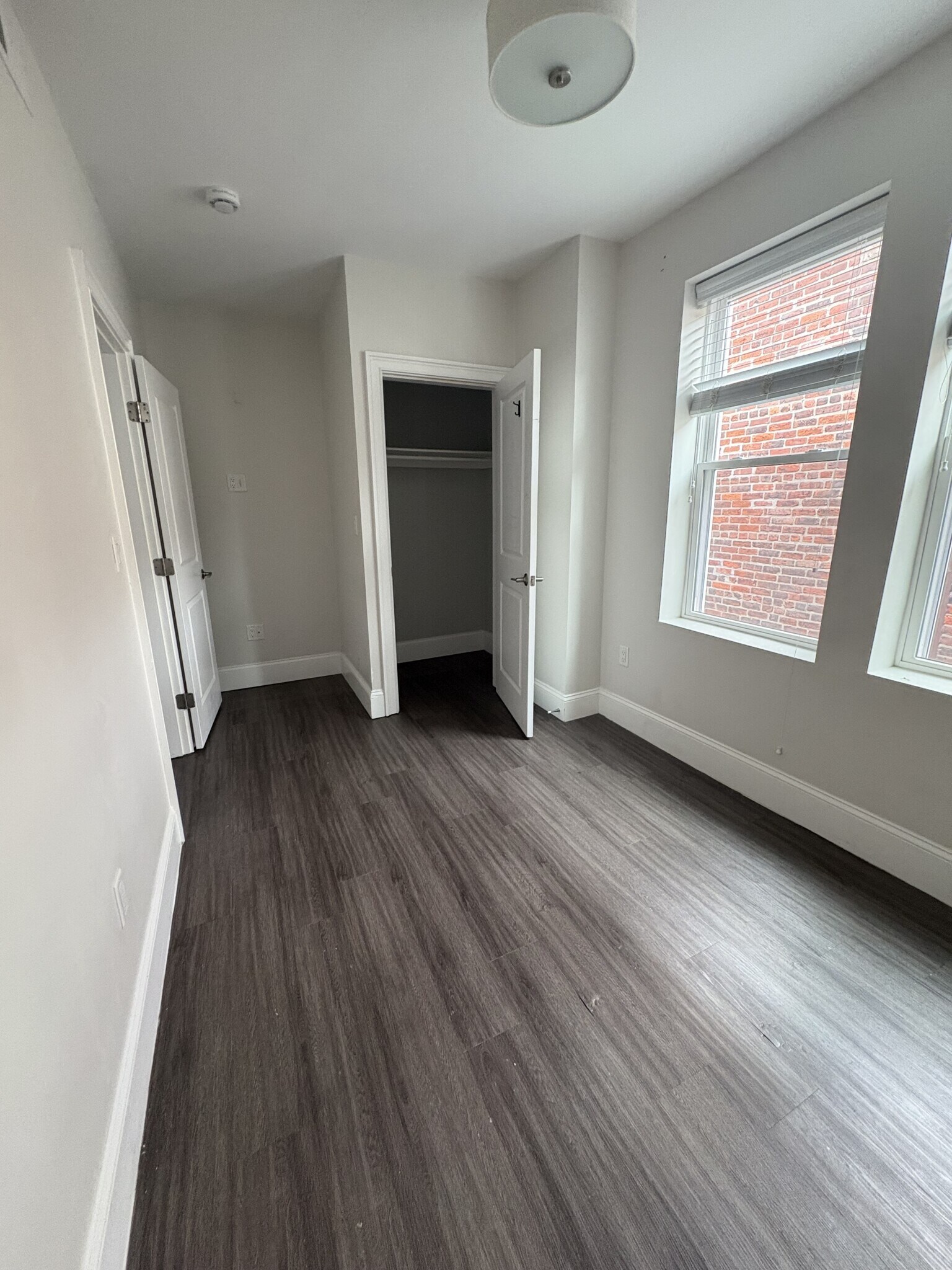 Building Photo - 147 E Cottage St