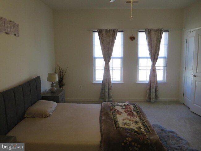 Building Photo - 1710 Featherstone Rd