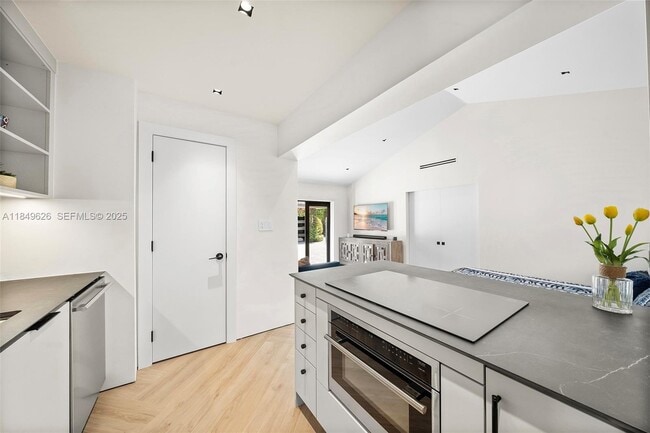 Building Photo - 632 Intracoastal Dr