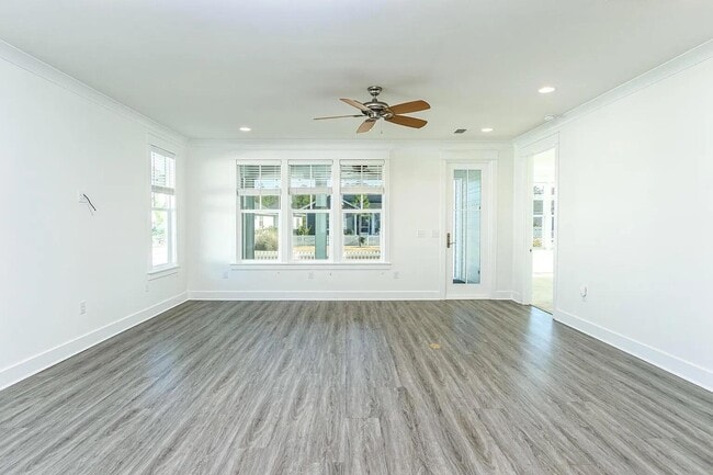 Building Photo - 36 Sandlefoot Ln