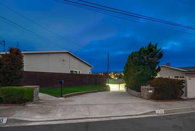 Building Photo - Beautiful house in heart of Point Loma