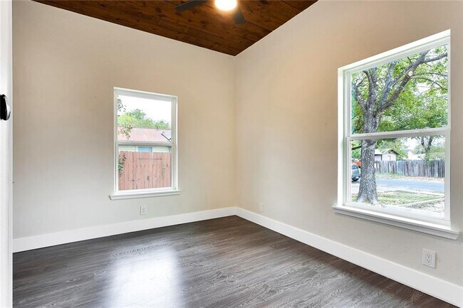 Building Photo - 6311 Felix Ave