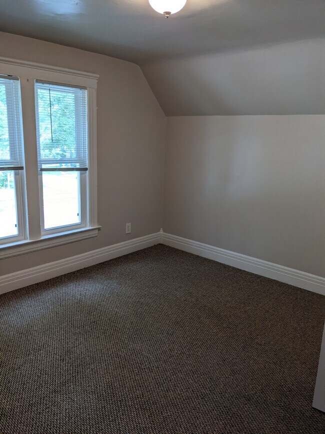 front bedroom - 1313 Mason St