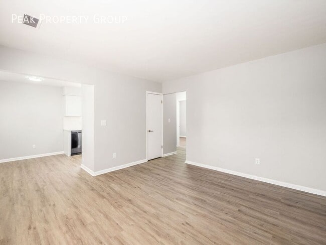 Building Photo - 620-622 Riverview Drive-2 Bedroom
